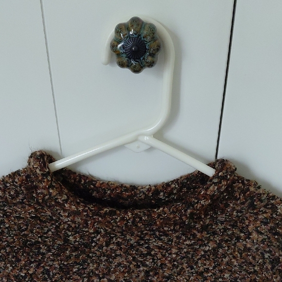 Cozy Brown Turtleneck Sweater with Textured Knit - Picture 2 of 4